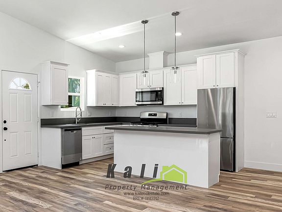 3rd image of 7132 Hoffman Ave