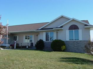 125 Skyview Ave, Fairfax, IA 52228