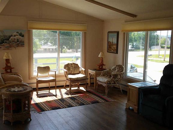 4th image of 28306 220th St
