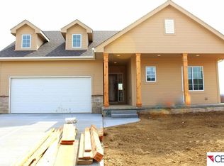 17567 Wirt St, Omaha, NE 68116