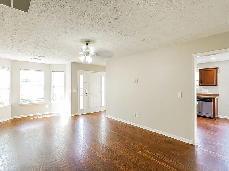 1428 Sprucedale Dr — Photo 4