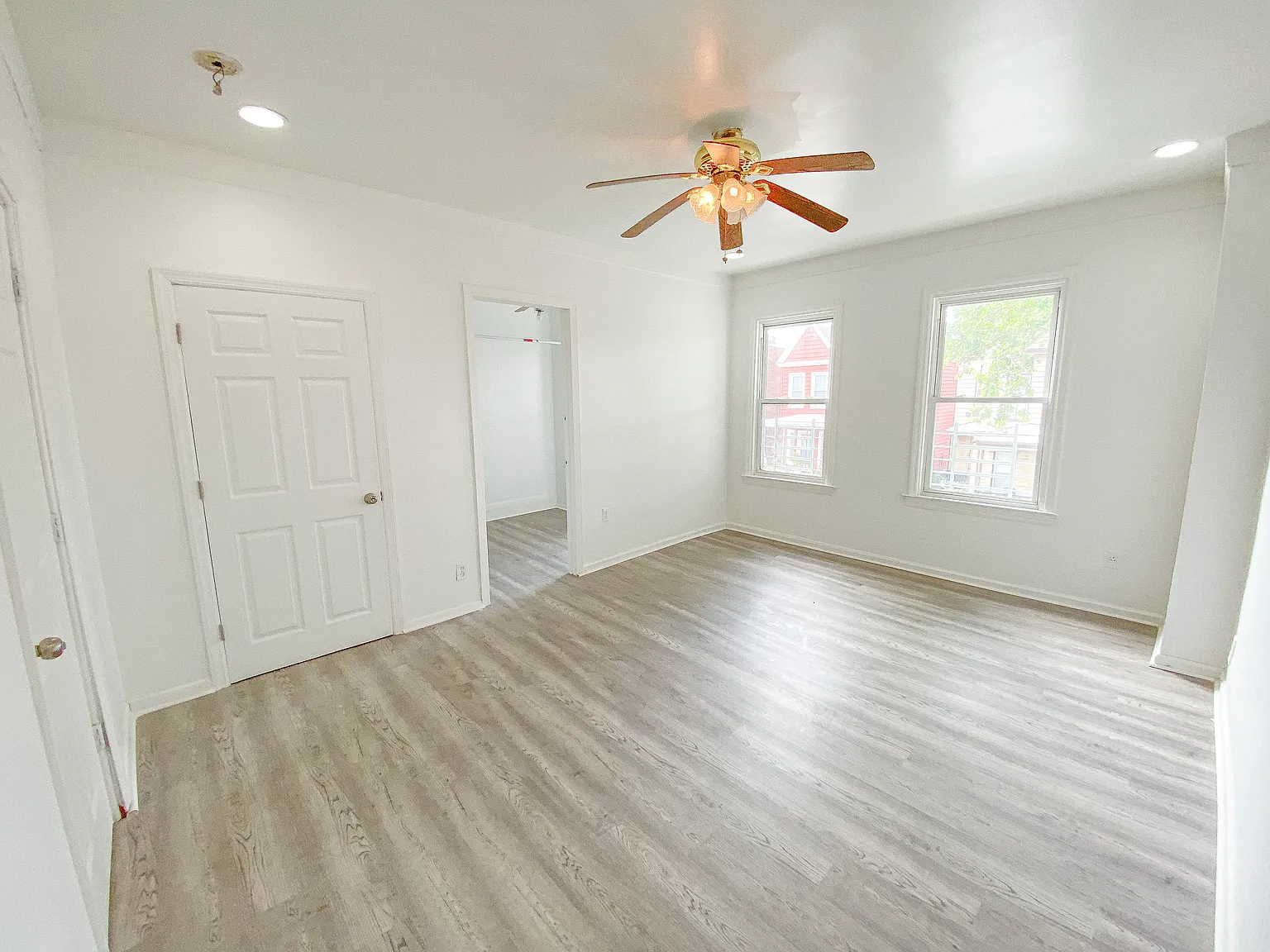 3 bed, 1070 sqft, $2,650 — Photo 4