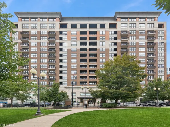 849 N Franklin St Unit 408, Chicago, IL 60610