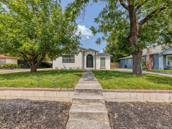 806 N GETTY ST, Uvalde, TX 78801