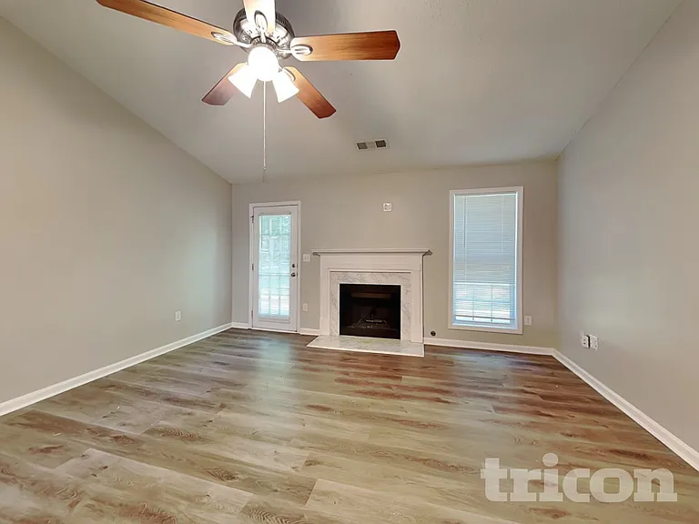 114 W Wright St — Photo 2