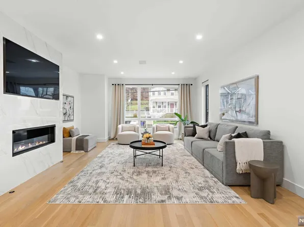 391 Undercliff Ave #A, Edgewater, NJ 07020