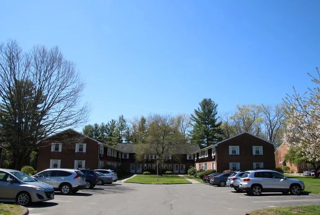 Building Photo - Suffield West Apartments