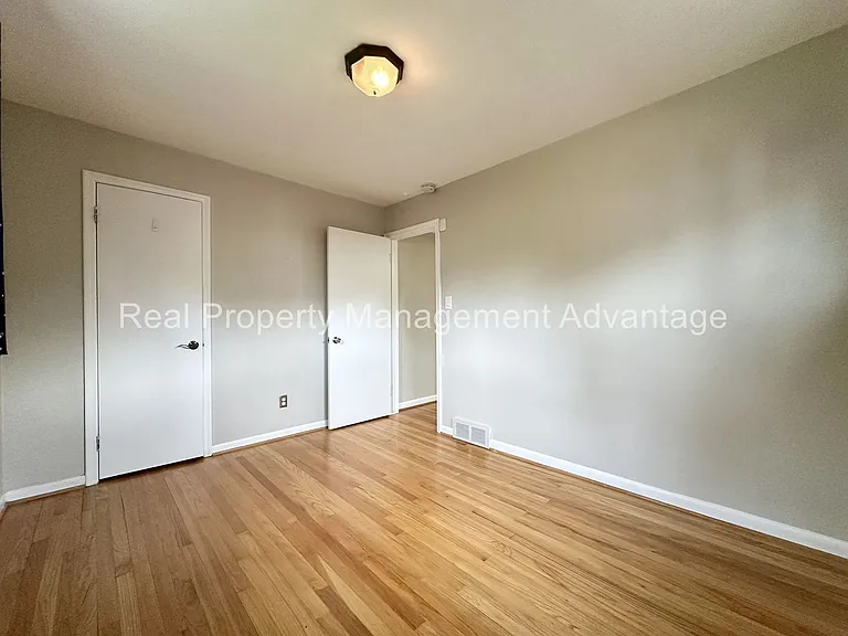 1304 S Wilson Ave — Photo 18
