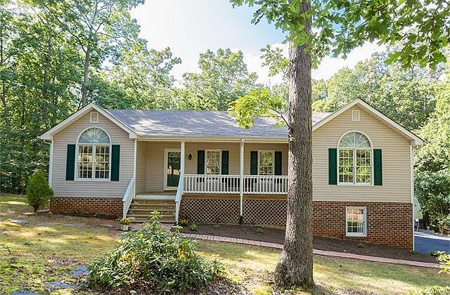 1st image of 2072 Oak Leaf Dr
