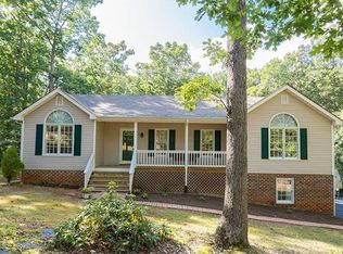 2072 Oak Leaf Dr, Powhatan, VA 23139
