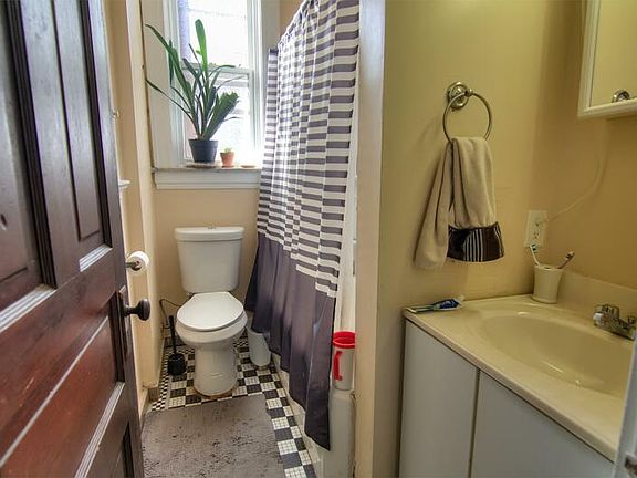 5th image of 3526A Wyoming St