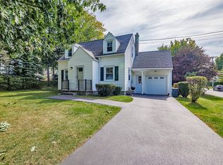 917 Whitney Rd W, Fairport, NY 14450