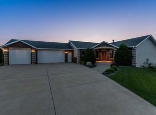 2201 W View Pl SE, Mandan, ND 58554