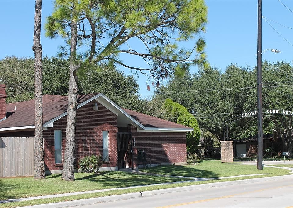 1st image of 802 Golfview Dr
