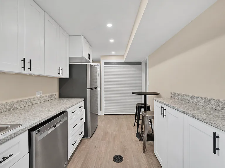 6042 Uno St #B — Photo 12
