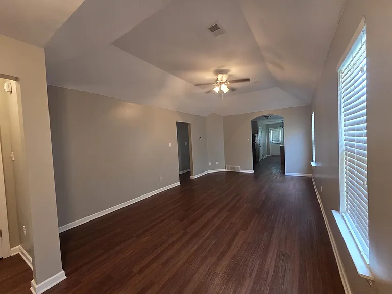 1315 Crosstown Ct — Photo 5