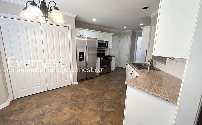 3 bed, 2.0 bath, 1420 sqft, $1,895 — Photo 4