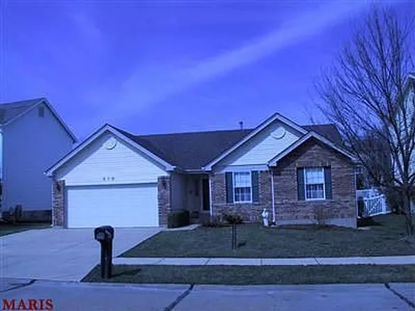 819 Spring Crest Dr, Fenton, MO 63026