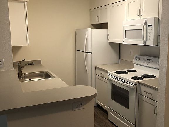 4th image of 31 NW Crosby Ave #201