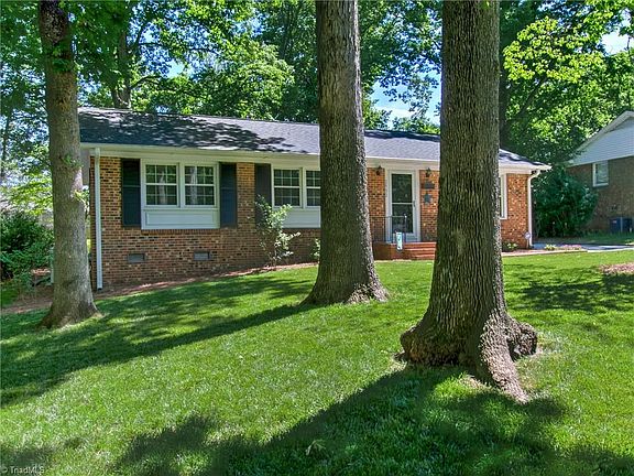 4th image of 2902 Stratford Dr