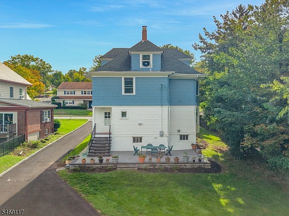 4th image of 477 Vose Ave
