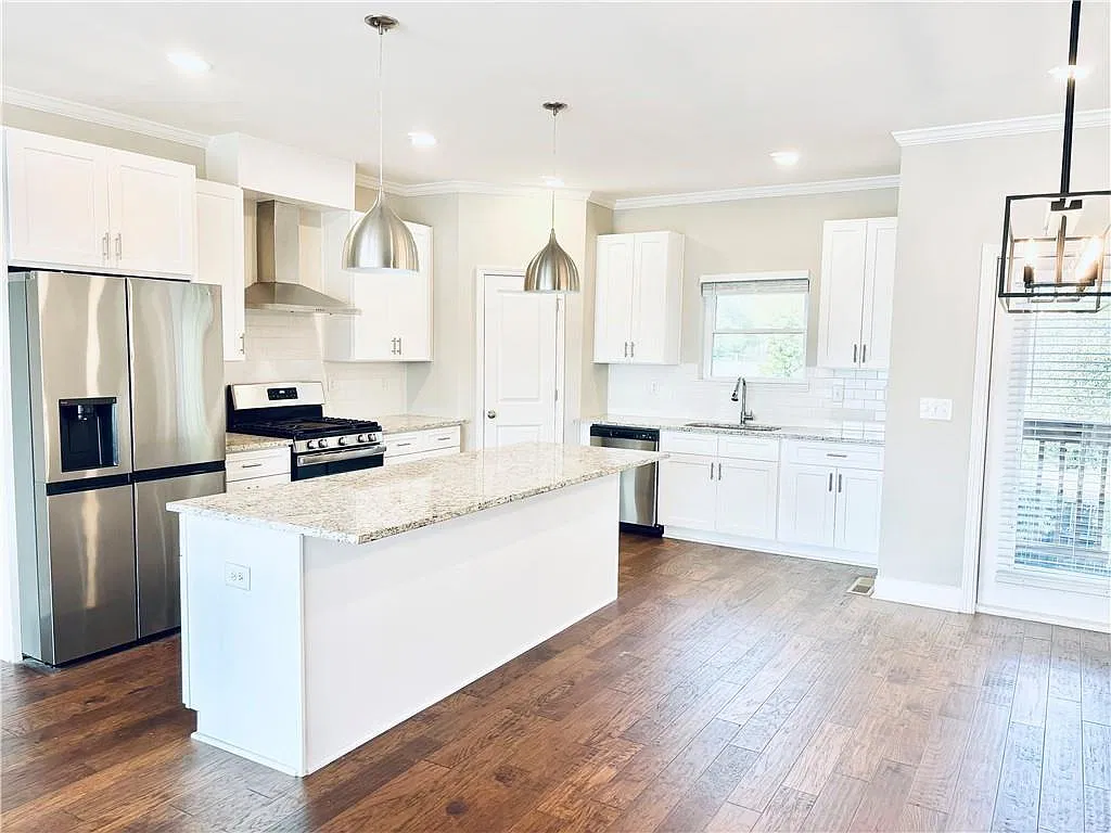 4 bed, 3.5 bath, 2429 sqft, $2,900 — Photo 3