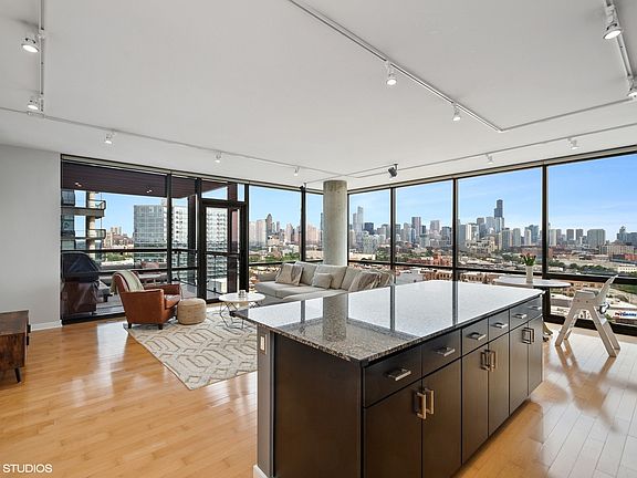 5th image of 860 W Blackhawk St #1507