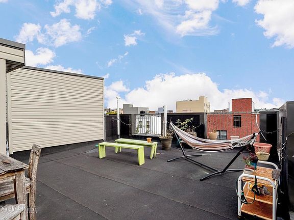 5th image of 234 Evergreen Ave