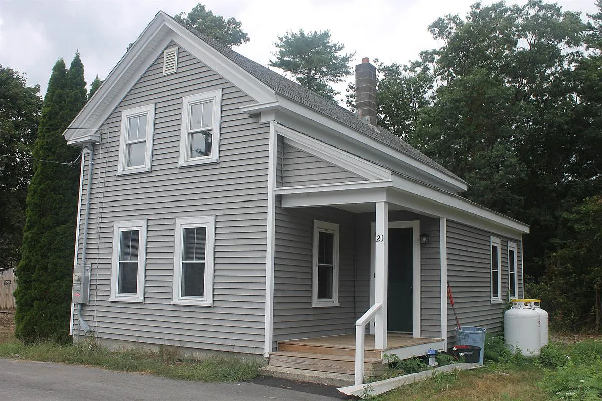 2 bed, 1.0 bath, 1328 sqft, $2,950 — Photo 1