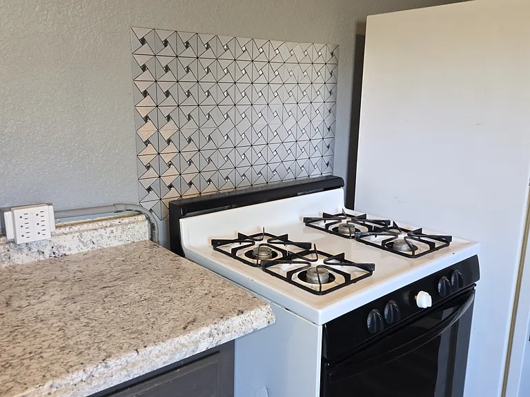 330 W Coler St #A — Photo 8