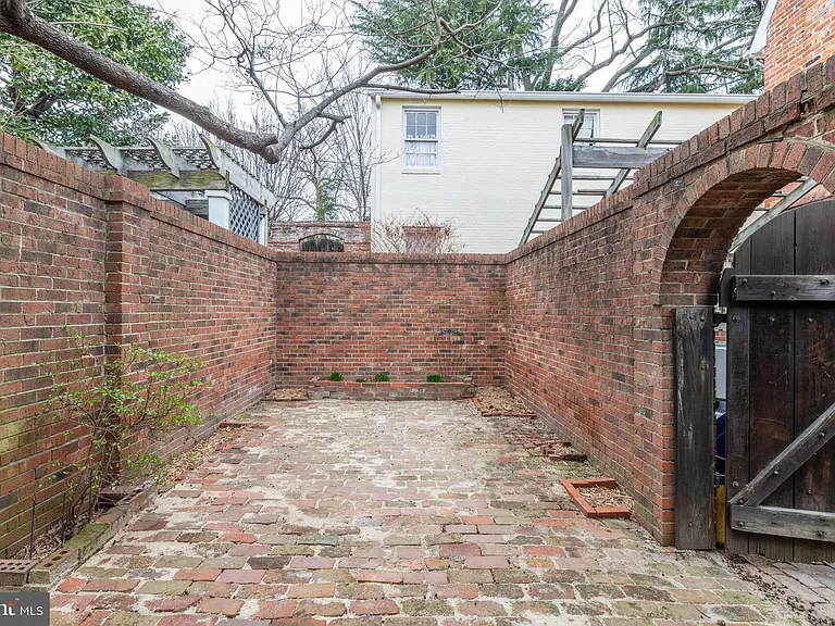 511 Wilkes St — Photo 27