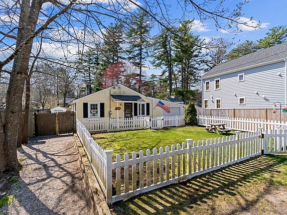 3rd image of 10 Beach Rd