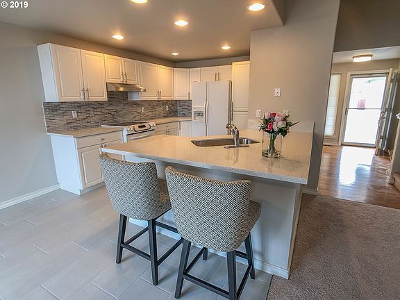 4th image of 2202 SE 181st Ave