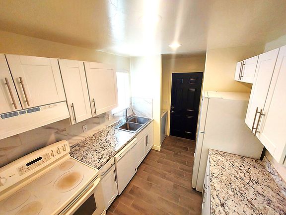 4th image of 2719 N Flanwill Blvd
