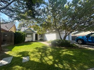 1231 W Whispering Pines Ct, Visalia, CA