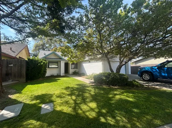 1231 W Whispering Pines Ct, Visalia, CA 93277