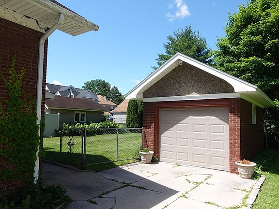 5th image of 672 Beecher Ave