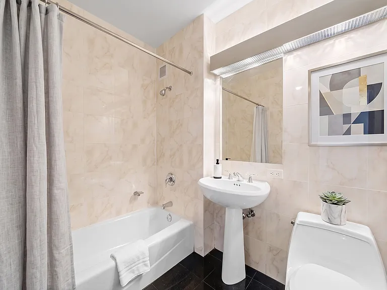 420 E 61st St #34L — Photo 9