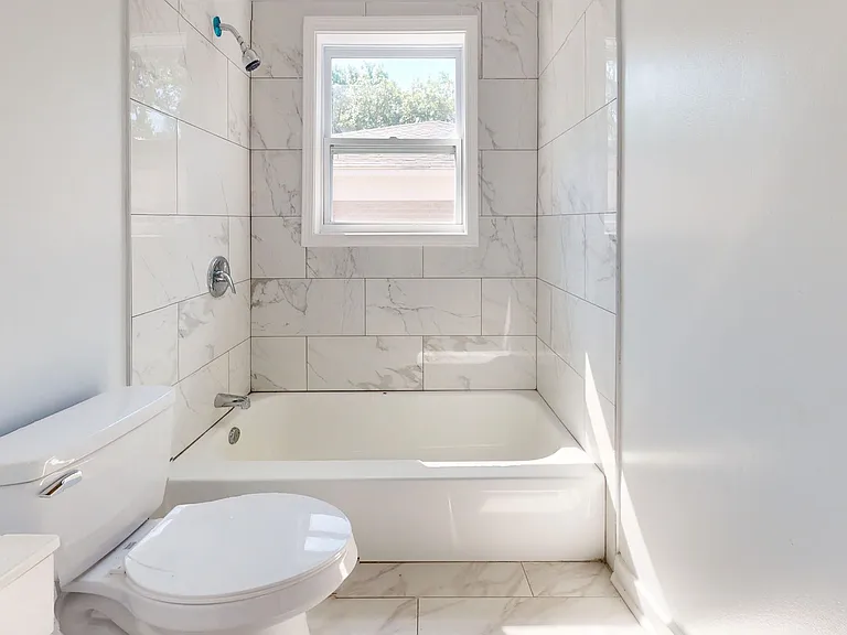 Two bedroom apartment for $1199 per month ~5 minutes from the Airport in a quaint and quiet commu... — Photo 6