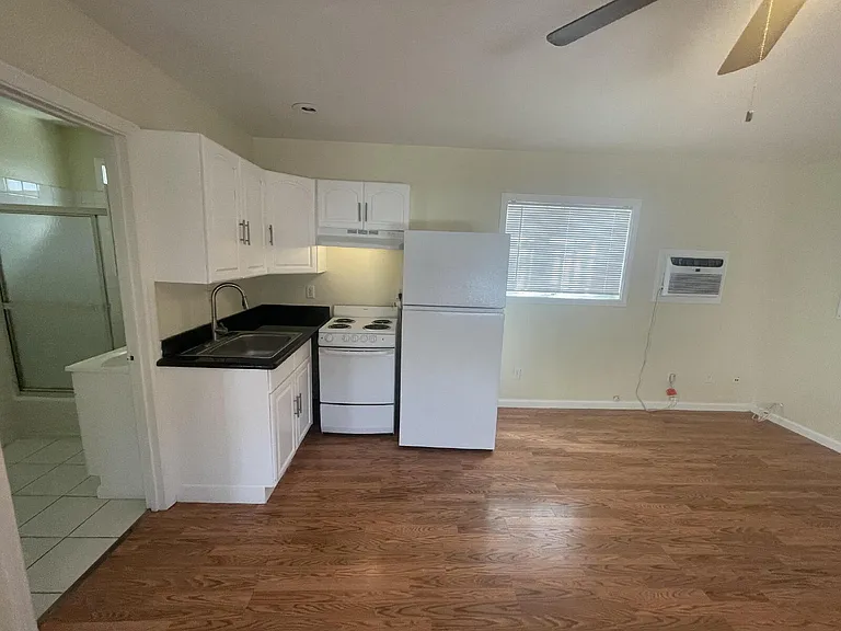 331 S 9th St #4 — Photo 9