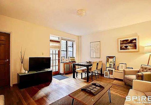 3rd image of 26 W 75th St APT 1B
