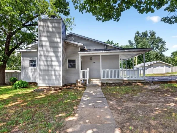 528 W Ashland St, Nevada, MO 64772