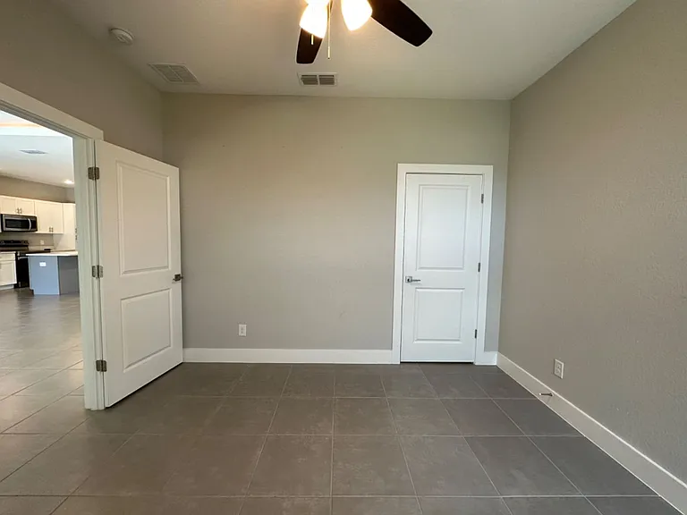 207 Begonia Ln — Photo 9