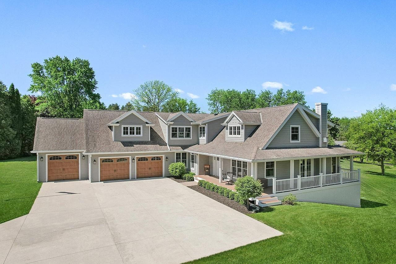 house on the hill 90サイズ S36W27905 Robin Hill CIRCLE, Waukesha, WI 53189 | MLS