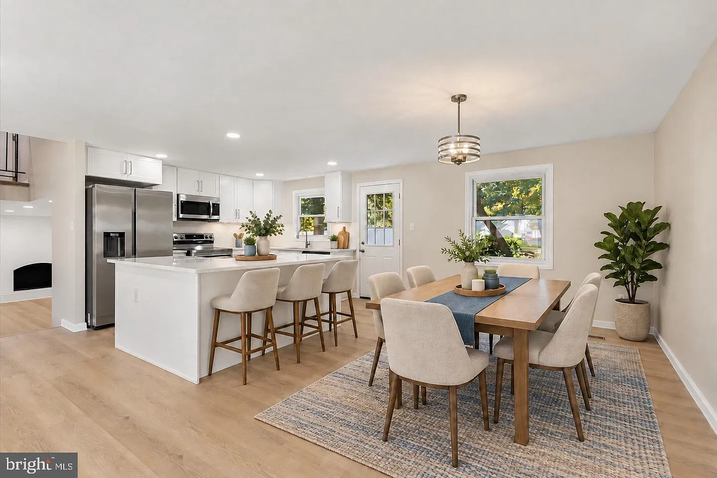 4 bed, 3.0 bath, 2086 sqft, $3,150 — Photo 3