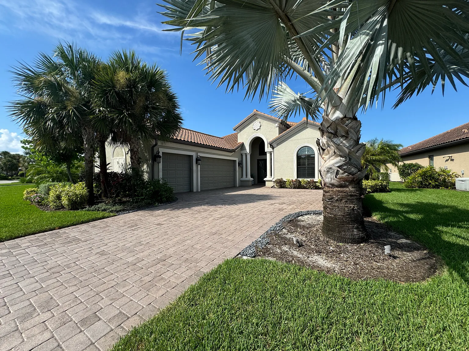 3 bed, 4.0 bath, 3485 sqft, $22,000 — Photo 2