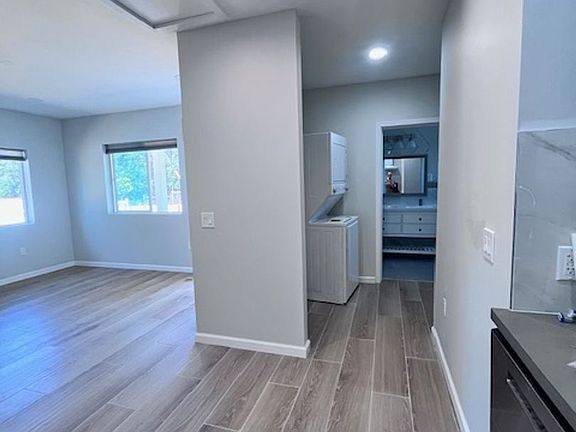 2nd image of 925-927 Avenue B925