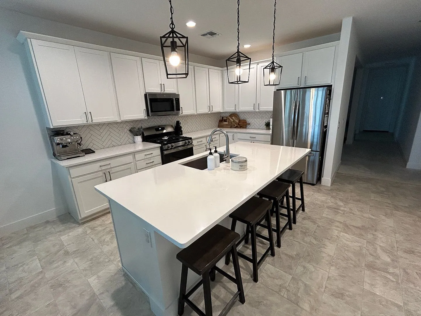 3 bed, 3.0 bath, 2090 sqft, $2,500 — Photo 4
