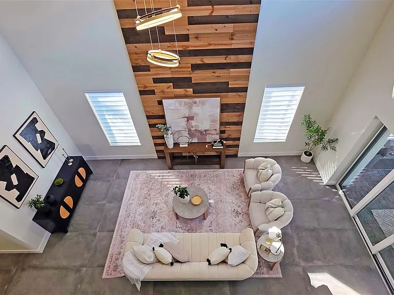2475 Bay St — Photo 41