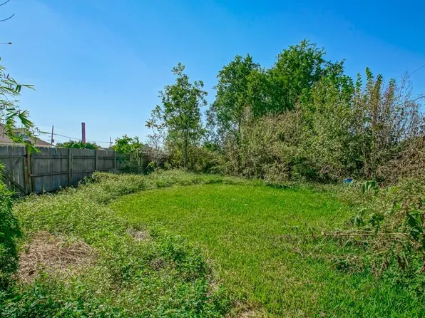 2320-24 Congressman Hebert Dr, Chalmette, LA 70043